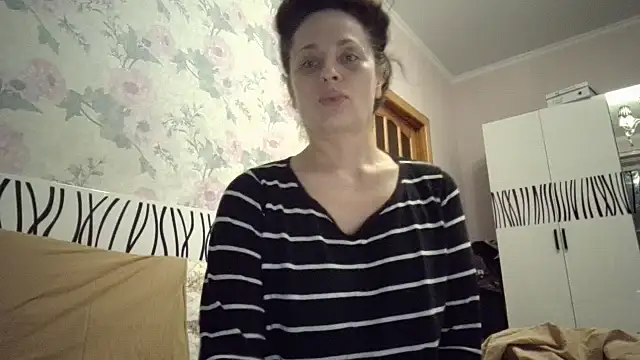 LindaStarS online show from April 2026 09:04:02 PM