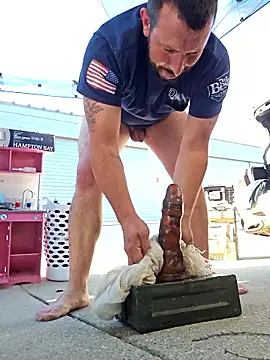 UncutHammer69 online show from October 2025 04:28:01 PM