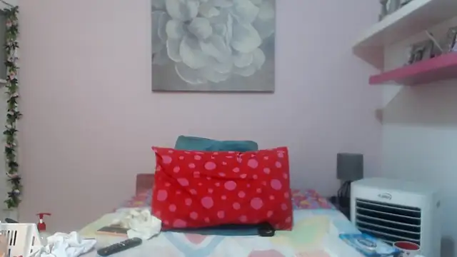 CindyCrawford online show from December 2025 03:49:02 AM