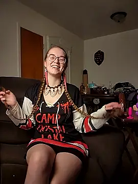 Izzy Hellbourne online show from June 2026 07:08:02 PM