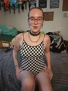 Izzy Hellbourne online show from July 2026 08:59:01 PM