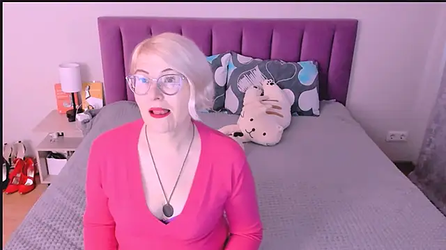 sabrinamacmarren online show from October 2025 02:07:01 PM