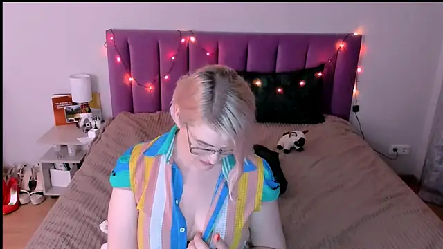 sabrinamacmarren online show from December 2025 07:53:02 PM