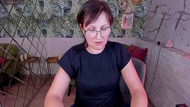 Paris Cherry online show from January 2025 08:18:01 PM