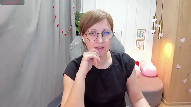 Paris Cherry online show from February 2025 01:33:01 PM