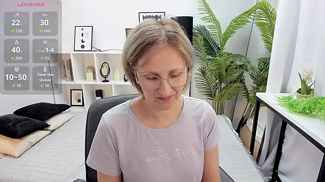 Paris Cherry online show from September 2025 07:49:02 PM