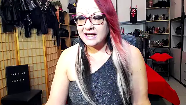 Snapshot of LindaDaemonX chatting on April 2026 06:33:01 AM LindaDaemonX online show from April 2026 06:33:01 AM