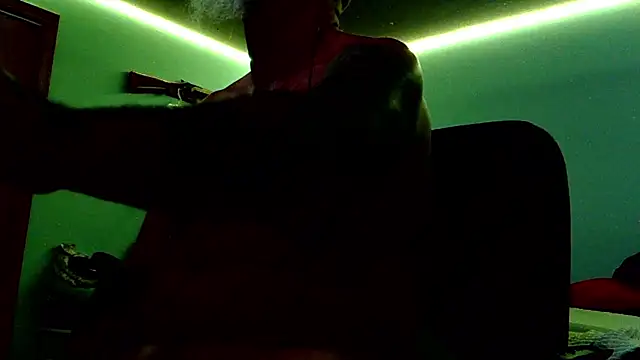 Snapshot of EdgarAlenPole chatting on October 2025 03:10:01 AM EdgarAlenPole online show from October 2025 03:10:01 AM