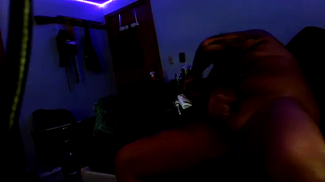 Snapshot of EdgarAlenPole chatting on November 2025 08:30:02 PM EdgarAlenPole online show from November 2025 08:30:02 PM