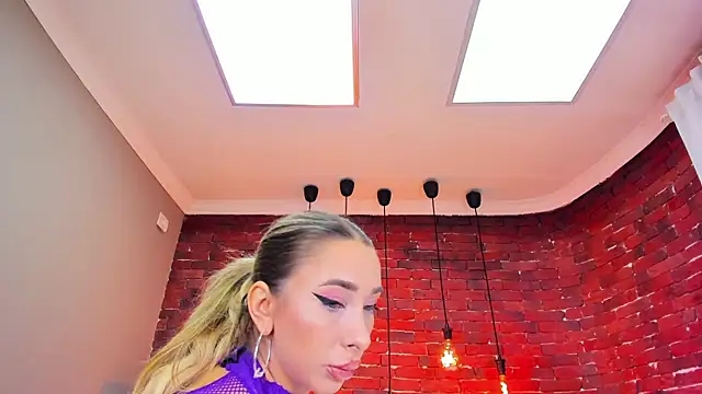 Snapshot of ChristynaRoss chatting on October 2025 07:36:02 PM ChristynaRoss online show from October 2025 07:36:02 PM