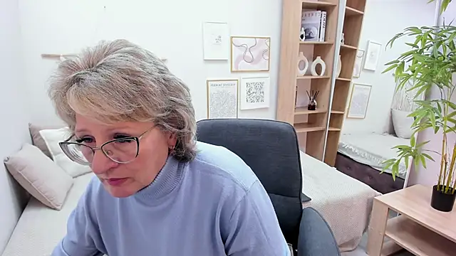 EvelynJoyful online show from October 2025 05:21:02 AM