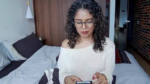 illaroom online show from December 2024 10:01:02 PM