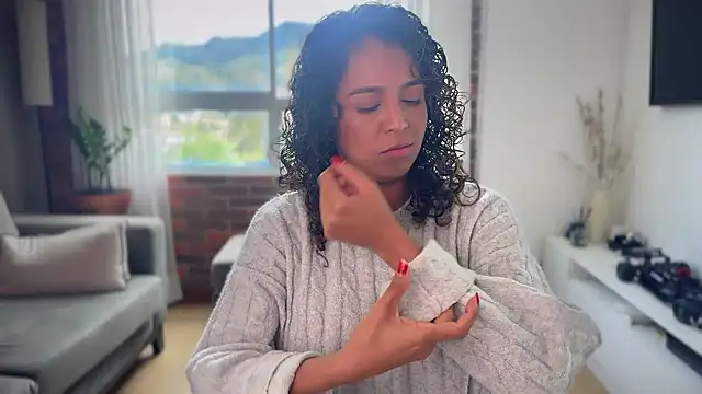 illaroom online show from January 2025 06:41:02 PM