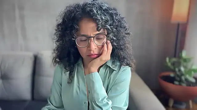 illaroom online show from October 2025 08:17:01 PM