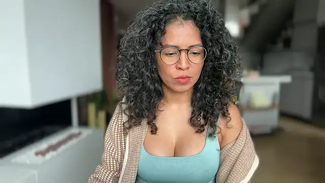 illaroom online show from December 2025 06:24:02 PM