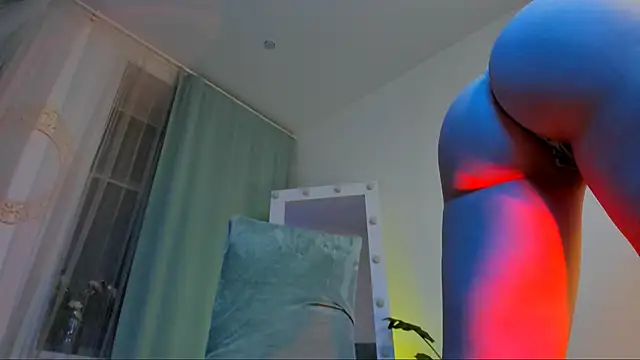 Snapshot of LilianKroft chatting on December 2024 11:45:01 AM LilianKroft online show from December 2024 11:45:01 AM