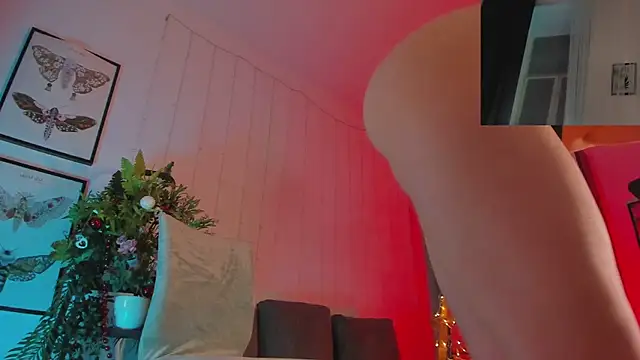 Snapshot of LilianKroft chatting on December 2024 12:26:01 PM LilianKroft online show from December 2024 12:26:01 PM