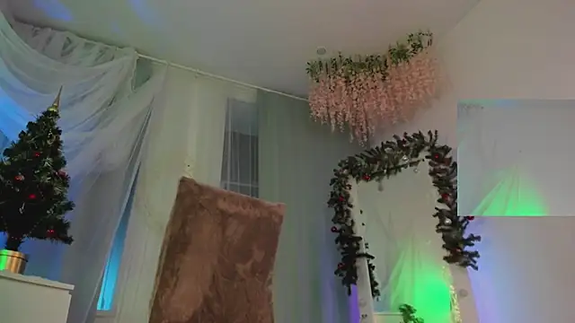 Snapshot of LilianKroft chatting on December 2024 06:10:01 PM LilianKroft online show from December 2024 06:10:01 PM