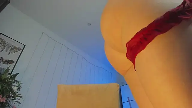 Snapshot of LilianKroft chatting on January 2025 02:30:01 PM LilianKroft online show from January 2025 02:30:01 PM