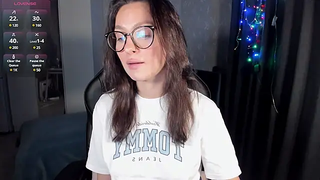 Snapshot of EllaFresh chatting on March 2025 09:13:02 PM EllaFresh online show from March 2025 09:13:02 PM