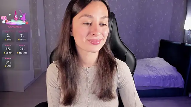 Snapshot of EllaFresh chatting on September 2025 12:11:02 AM EllaFresh online show from September 2025 12:11:02 AM