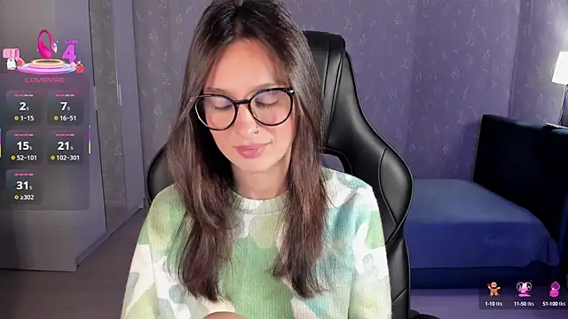 Snapshot of EllaFresh chatting on September 2025 12:14:01 AM EllaFresh online show from September 2025 12:14:01 AM