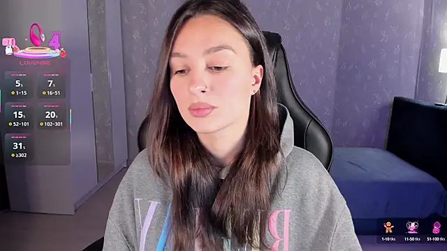 Snapshot of EllaFresh chatting on October 2025 12:09:01 AM EllaFresh online show from October 2025 12:09:01 AM