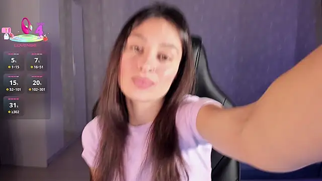 Snapshot of EllaFresh chatting on October 2025 01:17:02 AM EllaFresh online show from October 2025 01:17:02 AM