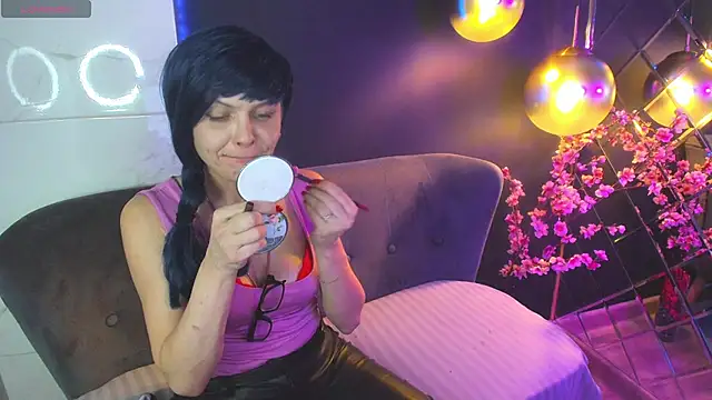 Snapshot of BrandiSweetie chatting on December 2024 08:11:01 PM BrandiSweetie online show from December 2024 08:11:01 PM