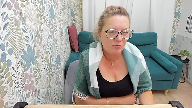 Snapshot of LeaPure chatting on December 2024 11:35:01 AM LeaPure online show from December 2024 11:35:01 AM