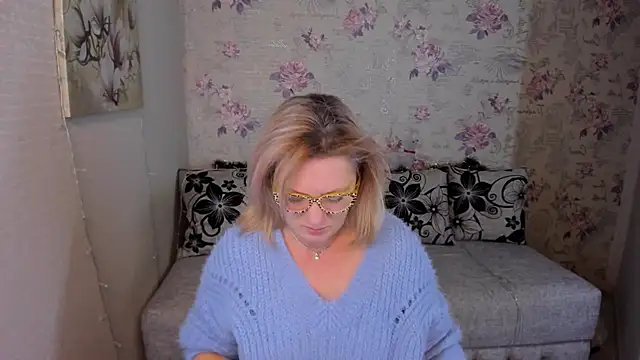 Snapshot of LeaPure chatting on December 2024 05:15:02 AM LeaPure online show from December 2024 05:15:02 AM