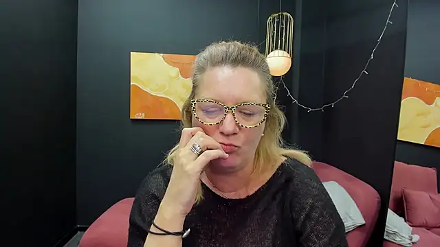 Snapshot of LeaPure chatting on March 2025 02:23:02 PM LeaPure online show from March 2025 02:23:02 PM