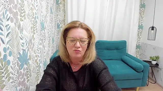 Snapshot of LeaPure chatting on March 2025 08:22:01 AM LeaPure online show from March 2025 08:22:01 AM