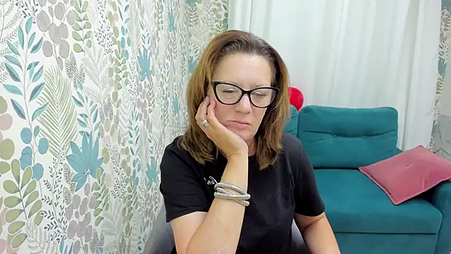 Snapshot of LeaPure chatting on September 2025 05:18:02 AM LeaPure online show from September 2025 05:18:02 AM