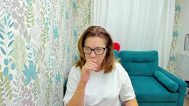 Snapshot of LeaPure chatting on September 2025 05:08:01 AM LeaPure online show from September 2025 05:08:01 AM