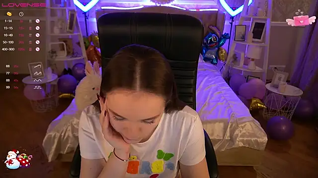 Snapshot of FoxyShy chatting on January 2025 12:37:01 PM FoxyShy online show from January 2025 12:37:01 PM