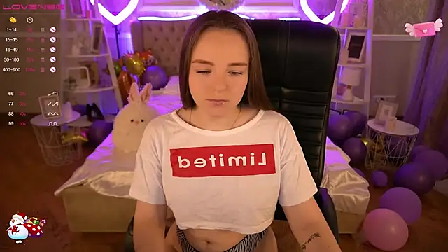 Snapshot of FoxyShy chatting on January 2025 09:48:01 AM FoxyShy online show from January 2025 09:48:01 AM