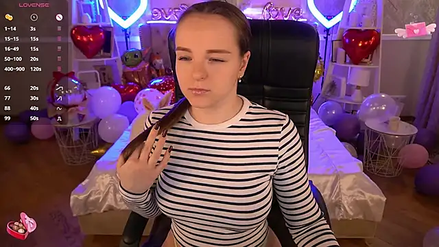 Snapshot of FoxyShy chatting on February 2025 12:54:01 PM FoxyShy online show from February 2025 12:54:01 PM