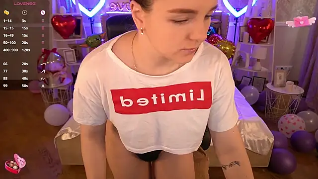 Snapshot of FoxyShy chatting on February 2025 12:55:02 PM FoxyShy online show from February 2025 12:55:02 PM