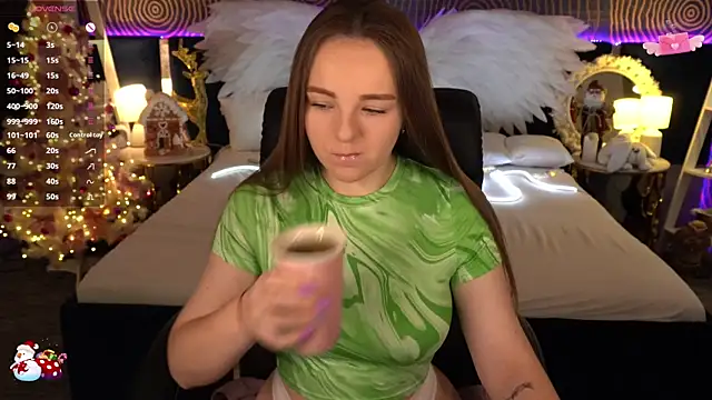 Snapshot of FoxyShy chatting on December 2025 06:42:02 AM FoxyShy online show from December 2025 06:42:02 AM