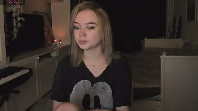 Snapshot of MaryDreaminess chatting on December 2024 03:37:02 PM MaryDreaminess online show from December 2024 03:37:02 PM