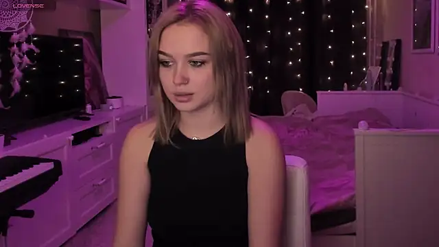 Snapshot of MaryDreaminess chatting on December 2024 04:04:02 PM MaryDreaminess online show from December 2024 04:04:02 PM