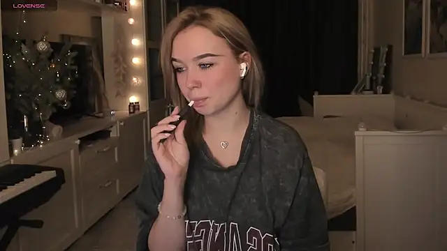 Snapshot of MaryDreaminess chatting on January 2025 05:30:02 PM MaryDreaminess online show from January 2025 05:30:02 PM