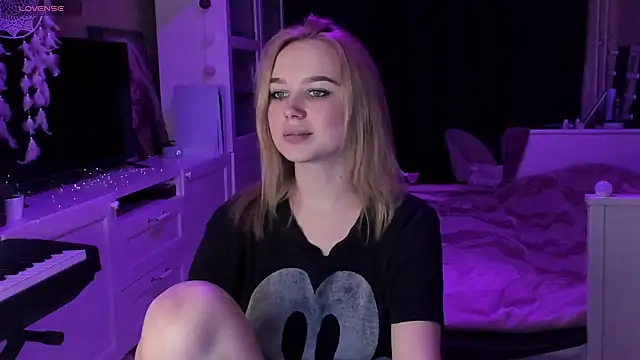 Snapshot of MaryDreaminess chatting on February 2025 08:26:01 PM MaryDreaminess online show from February 2025 08:26:01 PM