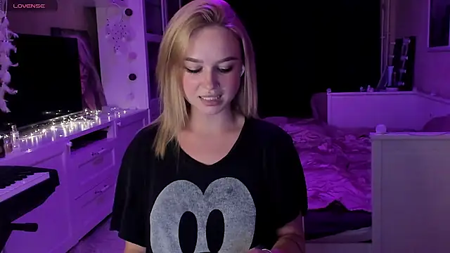 Snapshot of MaryDreaminess chatting on March 2025 06:48:01 PM MaryDreaminess online show from March 2025 06:48:01 PM