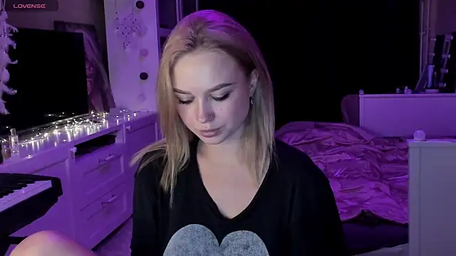 Snapshot of MaryDreaminess chatting on March 2025 10:15:02 PM MaryDreaminess online show from March 2025 10:15:02 PM