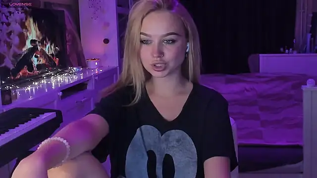 Snapshot of MaryDreaminess chatting on March 2025 10:52:02 PM MaryDreaminess online show from March 2025 10:52:02 PM