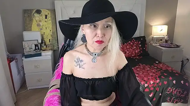 RoxalanaStar online show from May 2026 08:28:01 PM