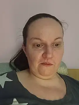 Snapshot of BustyLadyAlma chatting on June 2026 06:38:02 AM BustyLadyAlma online show from June 2026 06:38:02 AM