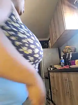 Snapshot of SWEETDOLLY29XX chatting on October 2025 07:18:02 AM SWEETDOLLY29XX online show from October 2025 07:18:02 AM